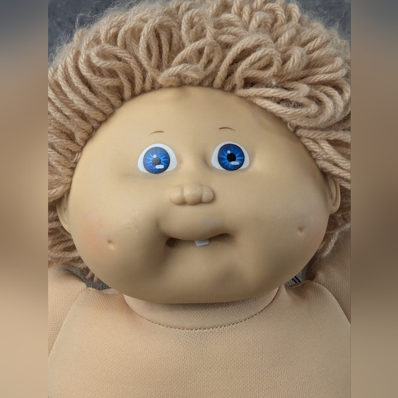 Cabbage Patch Kid Doll In Excellent Condition Clothes Have Stains - Picture 4 of 16